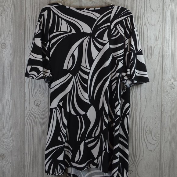 Cato Ruffled Short Sleeve Wrap Top 1X PLUS SIZE - Picture 6 of 6